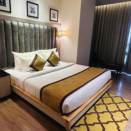 Hotel Sakura Gold Gurgaon Dış mekan fotoğraf
