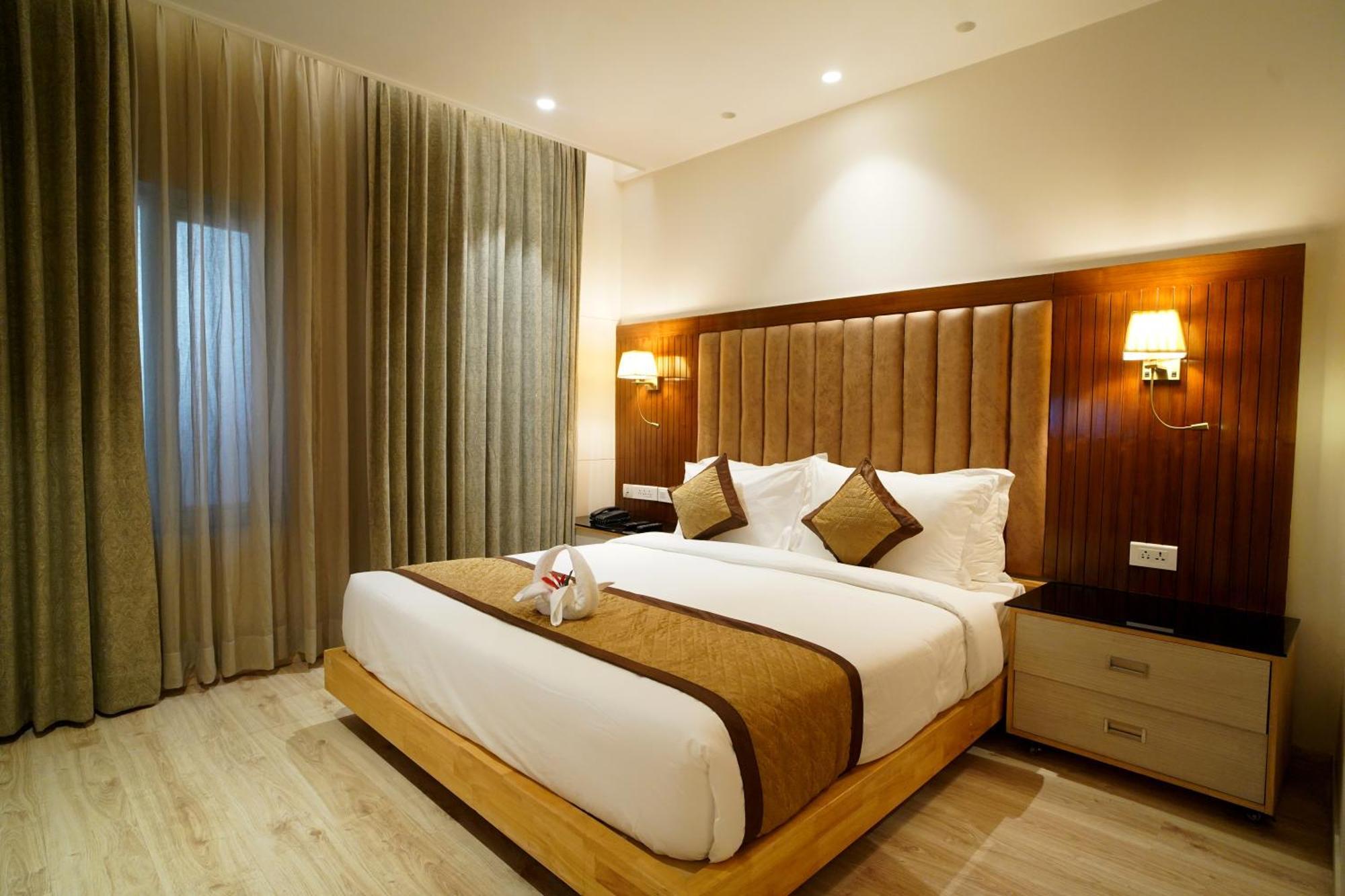 Hotel Sakura Gold Gurgaon Dış mekan fotoğraf