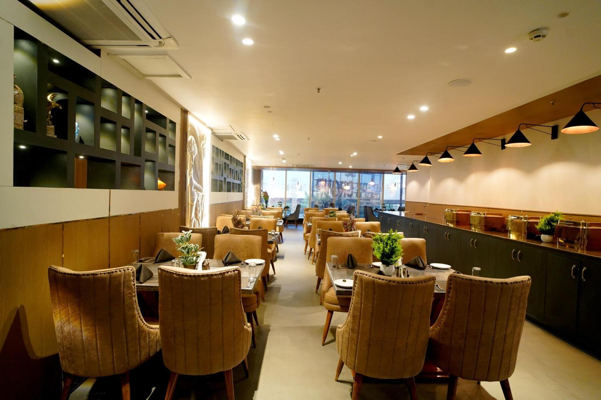 Hotel Sakura Gold Gurgaon Dış mekan fotoğraf