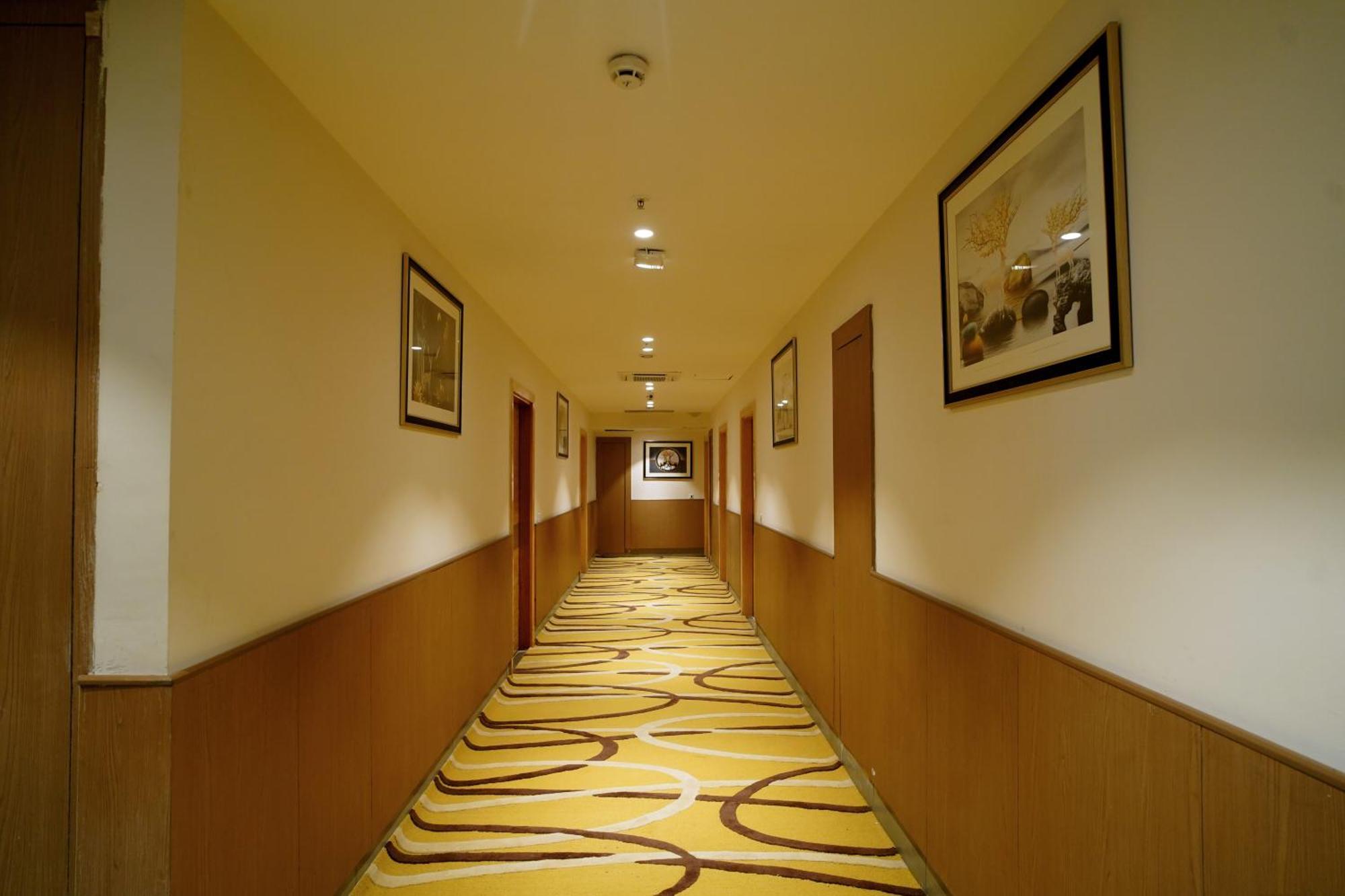 Hotel Sakura Gold Gurgaon Dış mekan fotoğraf