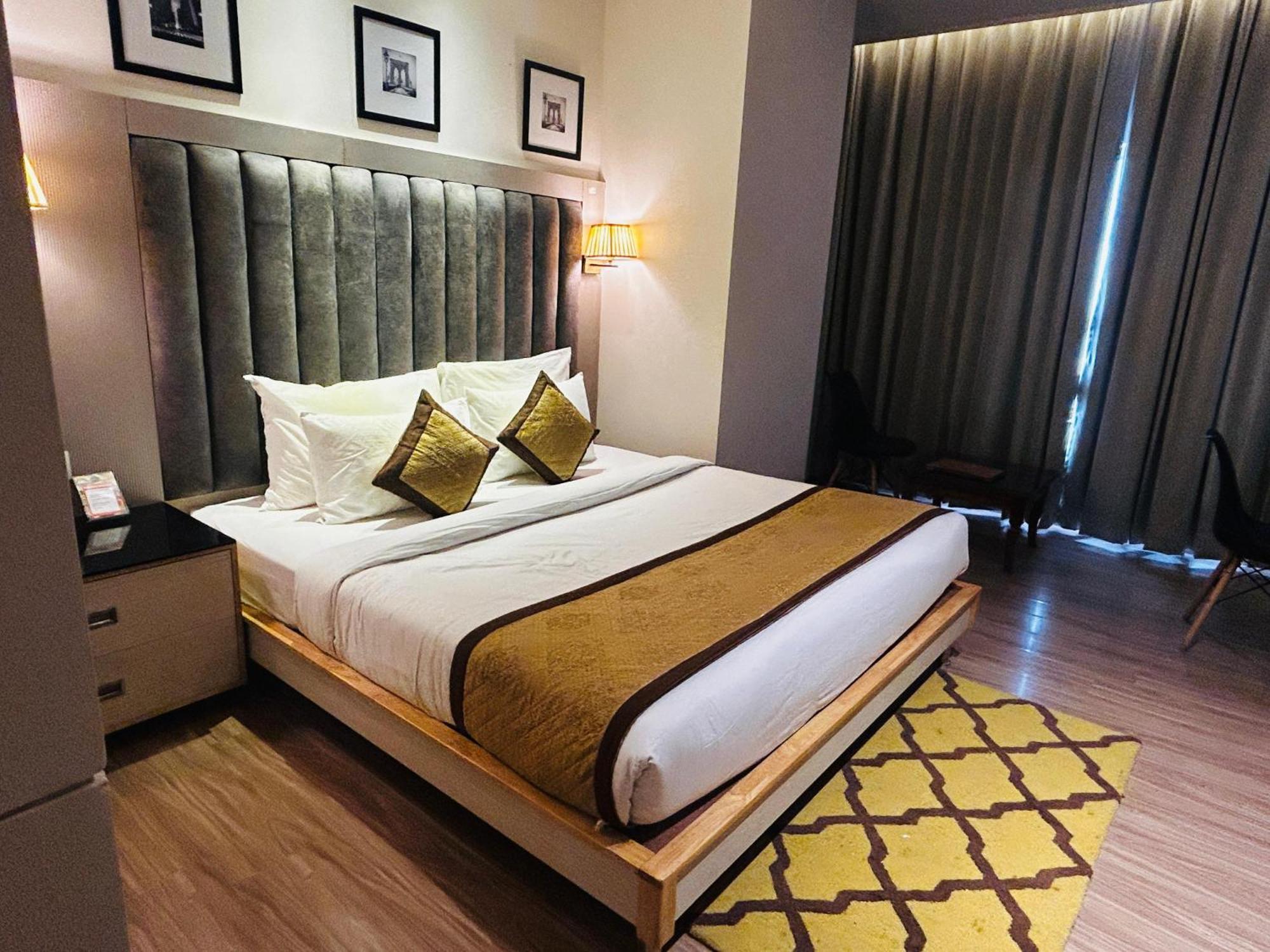Hotel Sakura Gold Gurgaon Dış mekan fotoğraf