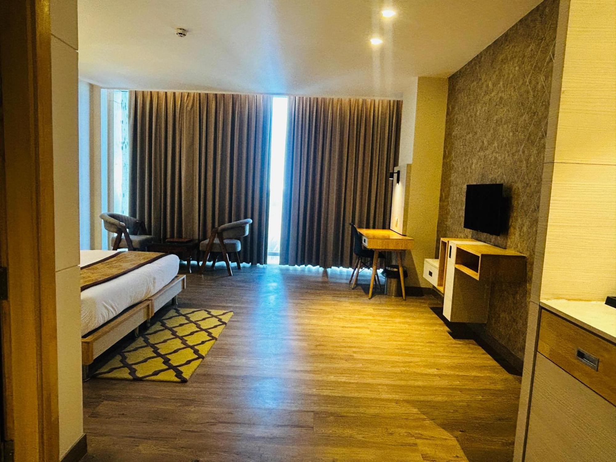 Hotel Sakura Gold Gurgaon Dış mekan fotoğraf