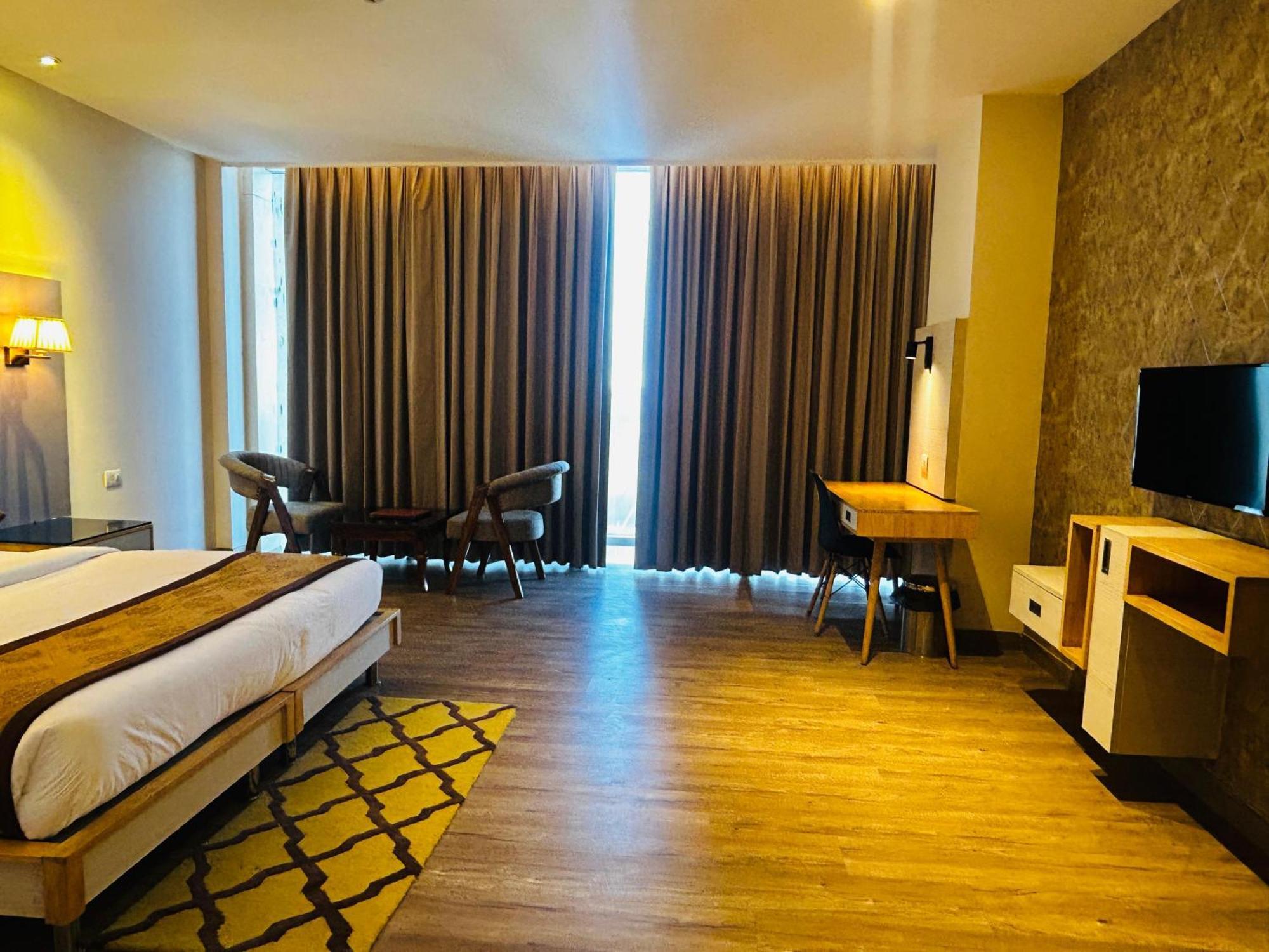 Hotel Sakura Gold Gurgaon Dış mekan fotoğraf