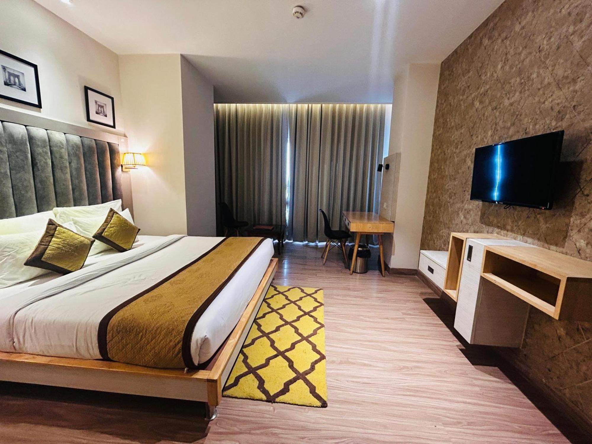 Hotel Sakura Gold Gurgaon Dış mekan fotoğraf