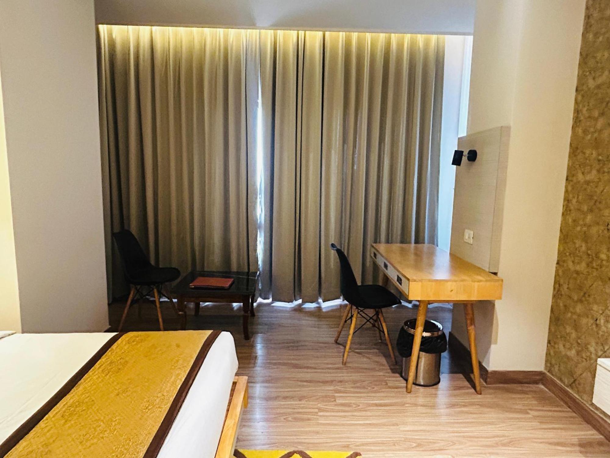 Hotel Sakura Gold Gurgaon Dış mekan fotoğraf
