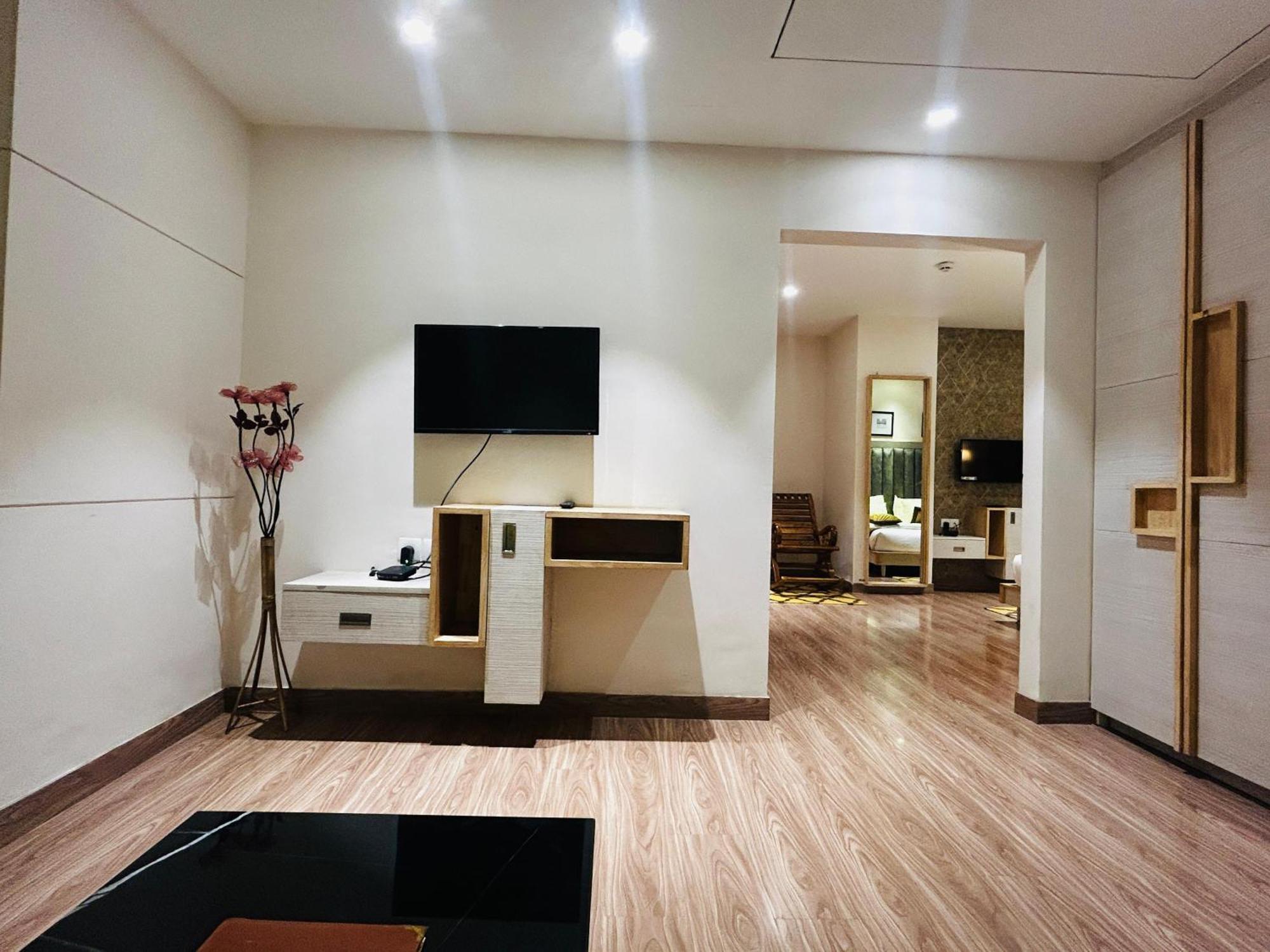 Hotel Sakura Gold Gurgaon Dış mekan fotoğraf