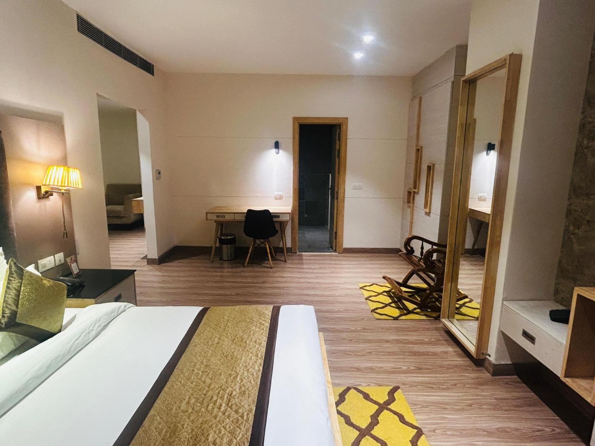 Hotel Sakura Gold Gurgaon Dış mekan fotoğraf