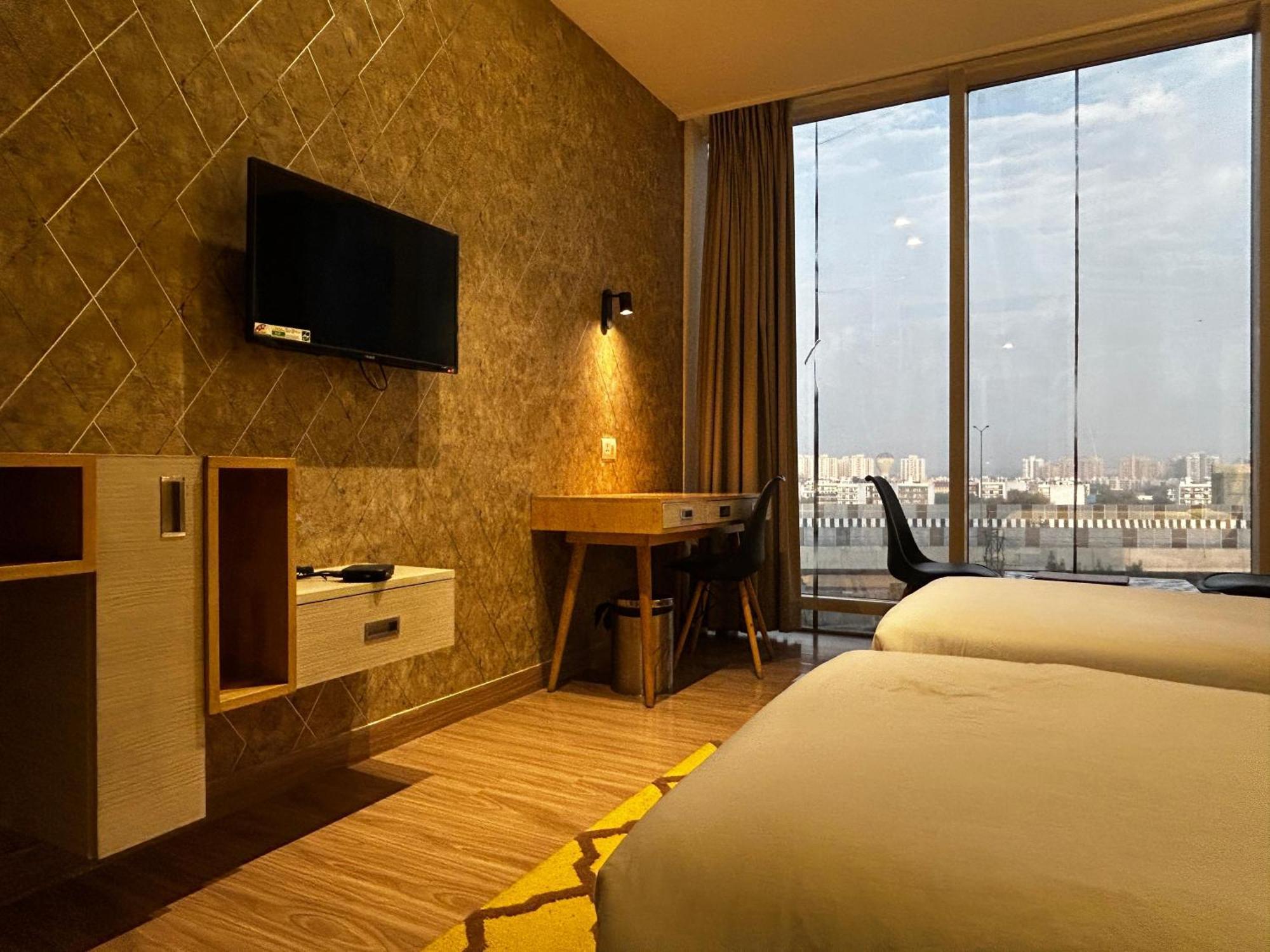 Hotel Sakura Gold Gurgaon Dış mekan fotoğraf